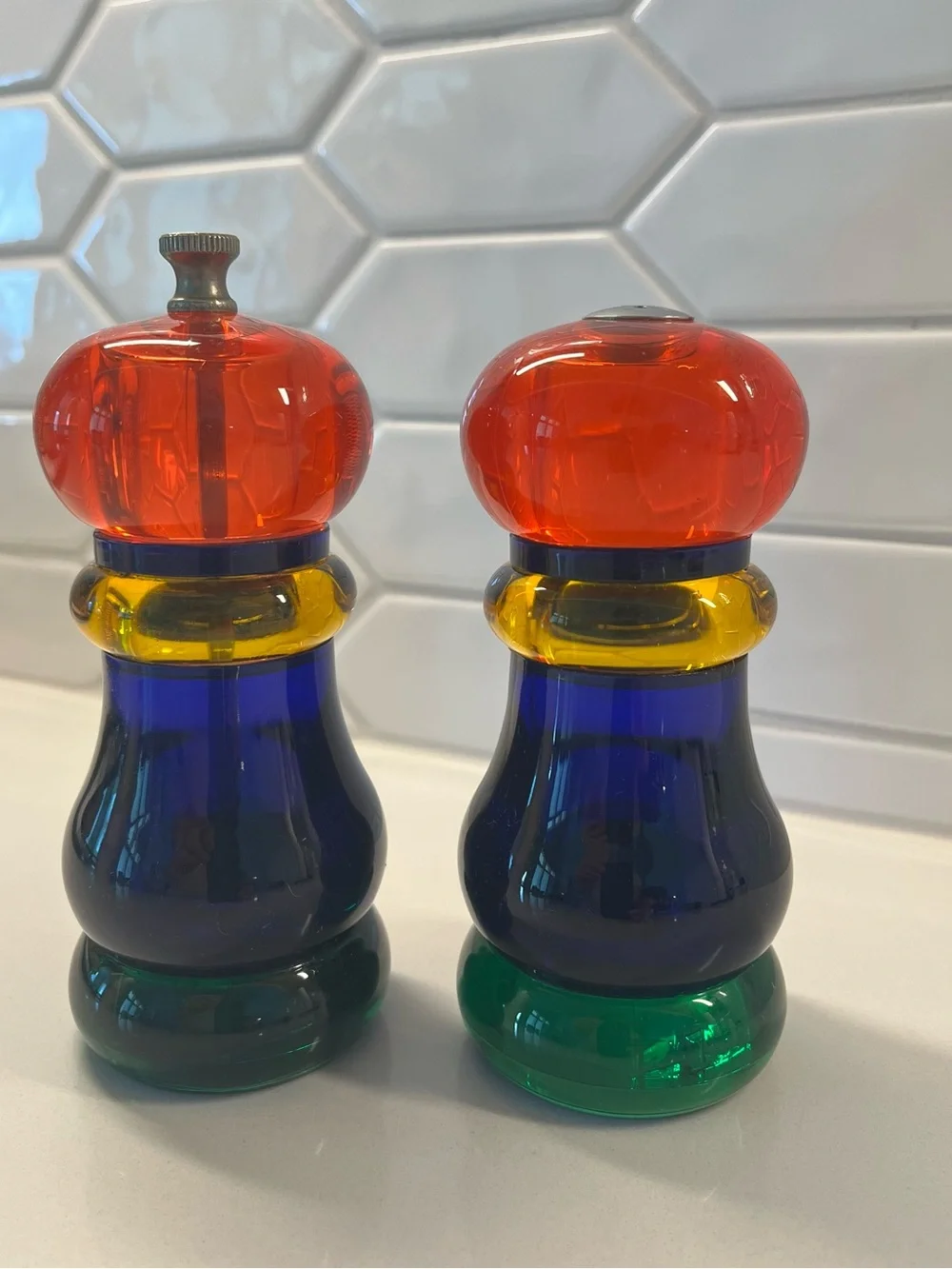 Vintage Olde Thompson Pepper Grinder Mill/ Salt Shaker set in Sunset Fiesta